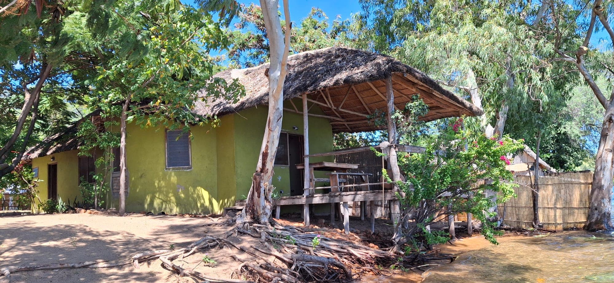 Family Room — Lhomwe